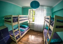 Кровать в общем номере (мужской номер) в Loco Hostel