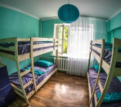 Кровать в общем номере (мужской номер) в Loco Hostel