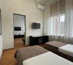 Двухкомнатный (смежные комнаты ) номер с балконом в Скала