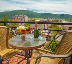 2-3 местный фасад с балконом в Прага