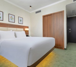 Улучшенный стандартный номер с кроватью Queen Size в Hilton Garden inn Kaluga