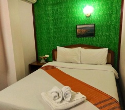 Одноместный номер Superior с видом на город двуспальная кровать в Thepparat Lodge Krabi