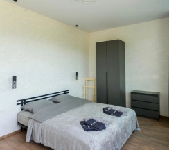 Четырёхместные апартаменты Дуплекс с красивым видом из окна в Валентина