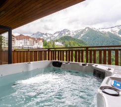 3-комнатные апартаменты с джакузи на террасе и видом на горы в Boogel Woogel bar&hotel
