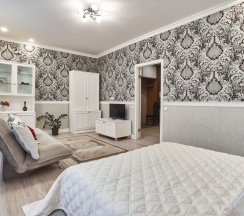 Четырёхместные апартаменты с балконом и с видом на город в Апартаменты Проспект Независимости 52