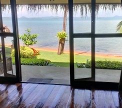 Двухместный коттедж двуспальная кровать в Amber Sands Beach Resort