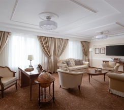 Президентский номер с кроватью размера "king-size" в Radisson Hotel Ulyanovsk