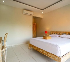 Двухместный номер Deluxe с видом на сад двуспальная кровать в Avisara Villa & Guest House