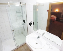 Номер полулюкс с 2 односпальными кроватями в Azimut Отель Ставрополь