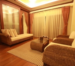 Люкс с балконом в Narakul Resort Hotel