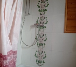 с тремя раздельными кроватями без кондиционера в Саттва