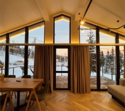 Дом «GOLD» с банным чаном на террасе в Luxe House