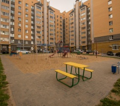 2-комнатные апартаменты улучшенные в центре на 6 сп.мест (4 раздельных) в RentAp (РентАп) на улице Николая Смирнова 7
