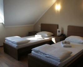 Трехместный номер с 3 односпальными кроватями в B&B hotel