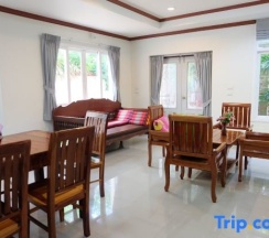 Коттедж с 4 комнатами в Kamalar Palace Longstay house