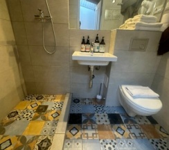 Бюджетный двухместный номер с одной двухспальной кроватью (Мансарда) в H29