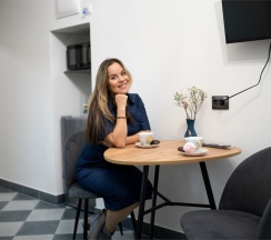 Апартаменты с двумя кроватями, кухней-гостиной  и отдельным входом в Двенадцать