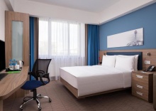 Двухместный номер Standard двуспальная кровать в Hampton by Hilton Astana Triumphal Arch