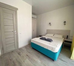 Комната комфорт с 1 двуспальной кроватью в Villa Mariya