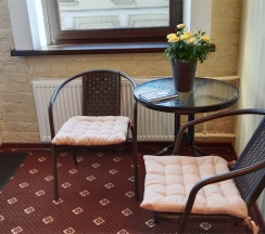 Апартаменты с ванной и балконом в My Favourite Garden Hotel