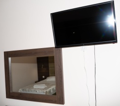 Трехместный номер с 3 односпальными кроватями в Zzz
