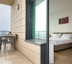 Семейные апартаменты с видом на море (4 этаж) в Real Apartments Sochi