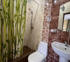 Четырёхместный семейный номер Superior с балконом и с красивым видом из окна в Morskoy priboy