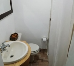 Коттедж в Bed & Breakfast Local Home