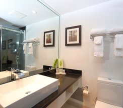 Четырёхместный номер Standard в Edward Hotel North York