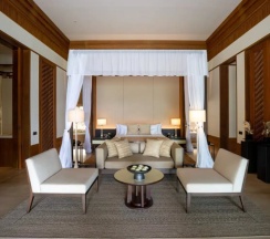Особняк Luxury High Point с красивым видом из окна в Twinpalms MontAzure Phuket Resort