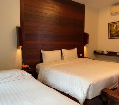 Трёхместный номер Standard с видом на бассейн в Howard Johnson by Wyndham Phuket Naiyang