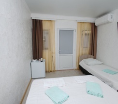 Пятиместный номер Premium с балконом и с красивым видом из окна в Анапа Сити