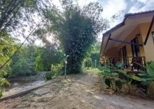 Бунгало с видом на воду в Khaosok Rainforest Resort