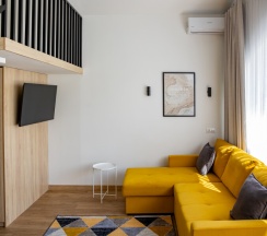 Двухуровневый люкс в Кarl House