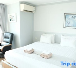 Семейный люкс с 2 комнатами с видом на море в The Beach Front Resort Pattaya  - SHA Plus