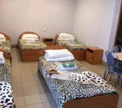 Кровать в общем номере в Колос