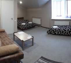 Трехместный номер с двух- и одноместной кроватями и диван-кроватью в Люксембург