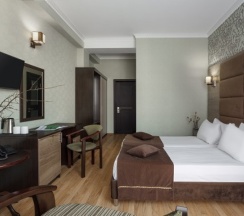 Стандарт с видом на бассейн с креслом в Pontos Family Resort Hotel