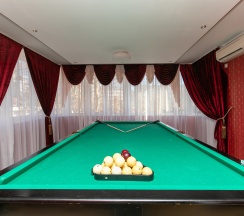 Люкс 3-х комнатный с кухней и бильярдом 4-х местный в Жемчуг