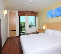 Двухместный номер Standard с балконом двуспальная кровать в ibis Phuket Kata