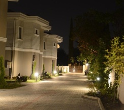 Вилла с балконом и с красивым видом из окна в Guzel Evler Family Resort