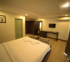 Двухместный номер Deluxe с балконом двуспальная кровать в Villa Navin Resort