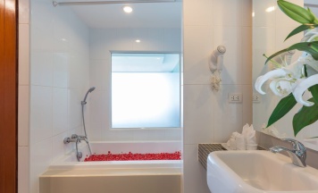 Двухместный номер Grand Deluxe двуспальная кровать в Chanalai Flora Resort, Kata Beach