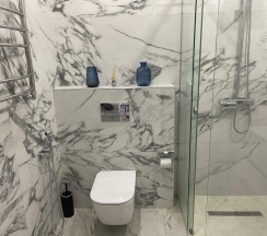 2-комнатные апартаменты люкс с 1 двуспальной кроватью и диваном с видом на море в Apart Ru Hotel