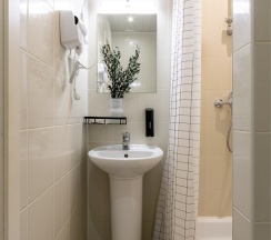 Стандартный  номер с 2 кроватями и собственной ванной в Номера в Гатчине