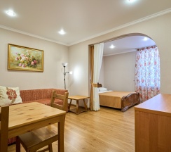 Семейный четырехместный номер в Лотос