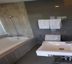 Номер Ma Recharge с балконом в MAZI Design Hotel by Kalima