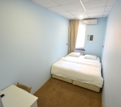 Двухместный номер с сан узлом и ТВ в ID Hostel