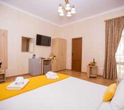 Стандарт 4-местный с двуспальной кроватью и балконом в Джульетта