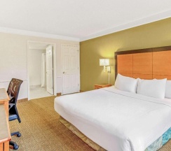 Двухместный номер двуспальная кровать в La Quinta Inn by Wyndham Orlando Airport West